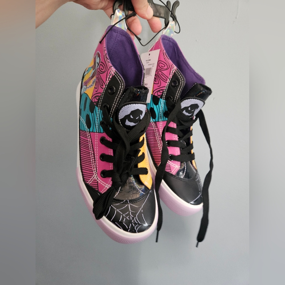 🎃 New Nightmare Before Christmas High Top Sneakers – Women’s Size 7 – NWT 🎃S